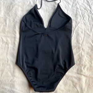 VICTORIA SECRET HALTER ONE PIECE SWIMSUIT. SIZE M.